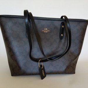 NWT Coach CITY ZIP TOTE IN SIGNATURE F58292
